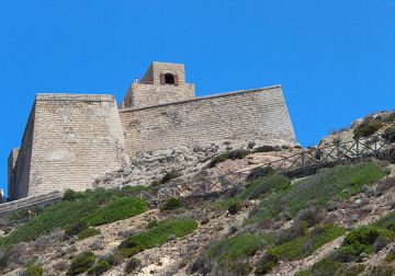 Marettimo paese - Castello di Punta Troia